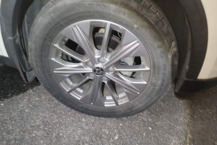 Used Venucia Star 2020 260T Automatic 48V Mild Hybrid Turbocharged Star Edition Right Front Wheel Hub