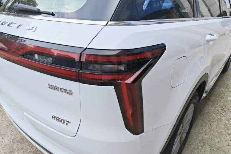 Used Venucia Star 2020 260T Automatic 48V Mild Hybrid Turbocharged Star Edition Right Rear Taillight