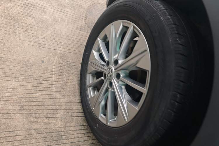 Used Venucia Star 2020 260T Automatic 48V Mild Hybrid Turbocharged Star Edition Right Rear Wheel Hub