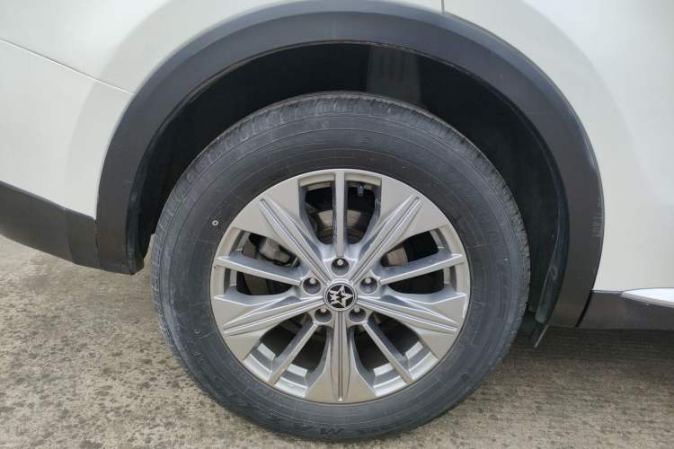 Used Venucia Star 2020 260T Automatic 48V Mild Hybrid Turbocharged Star Edition Right Rear Wheel Hub