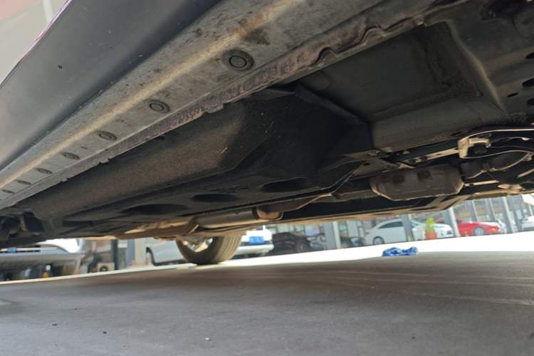 Used Venucia Star 2020 260T Automatic 48V Mild Hybrid Turbocharged Starry Edition Right Side Sill