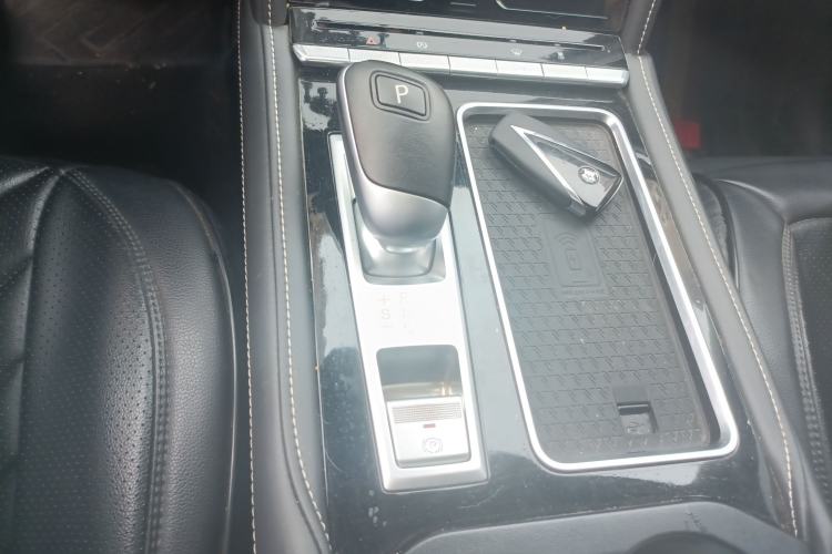 Used Venucia Star 2021 260T Automatic 48V Mild Hybrid Turbocharged Star Achieve Edition Gear Lever