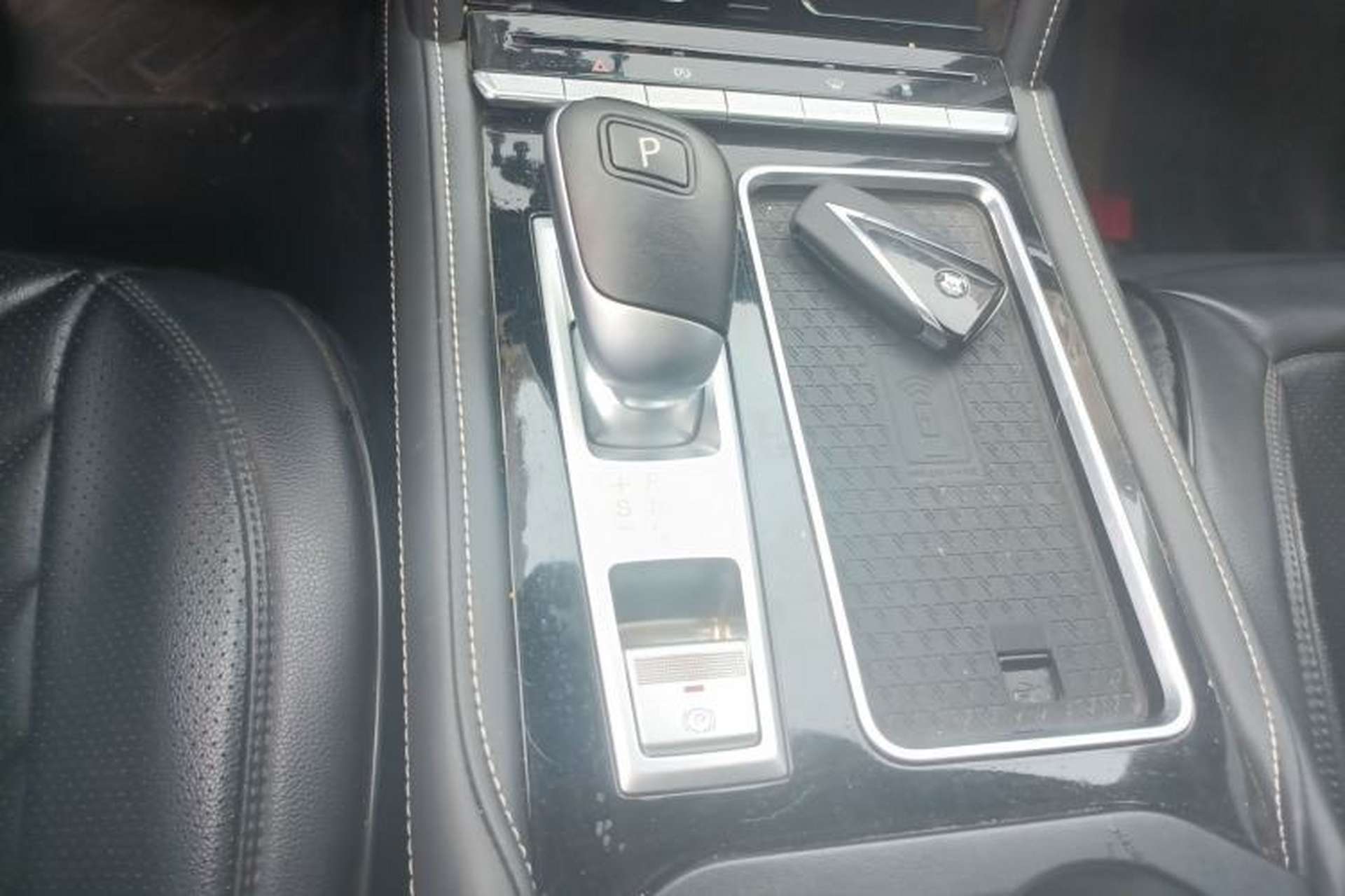 Used Venucia Star 2021 260T Automatic 48V Mild Hybrid Turbocharged Star Achieve Edition Gear Lever