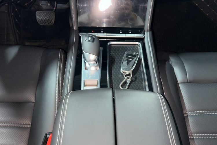 Used Venucia Star 2021 260T Automatic 48V Mild Hybrid Turbocharged Star Achieve Edition Gear Lever