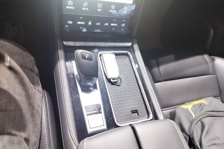 Used Venucia Star 2021 260T Automatic 48V Mild Hybrid Turbocharged Star Achieve Edition Gear Lever