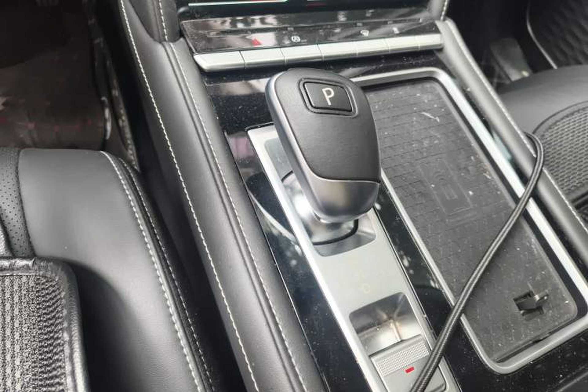 Used Venucia Star 2021 260T Automatic 48V Mild Hybrid Turbocharged Star Achieve Edition Gear Lever