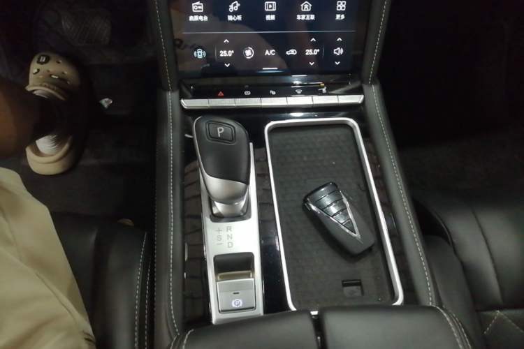 Used Venucia Star 2021 260T Automatic 48V Mild Hybrid Turbocharged Star曜 Edition Gear Lever