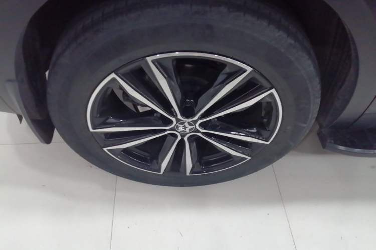 Used Venucia Star 2021 260T Automatic 48V Mild Hybrid Turbocharged Star曜 Edition Right Rear Wheel Hub