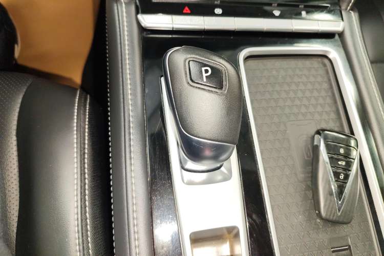 Used Venucia Star 2021 260T Automatic 48V Mild Hybrid Turbocharged Star Achieve Edition Gear Lever