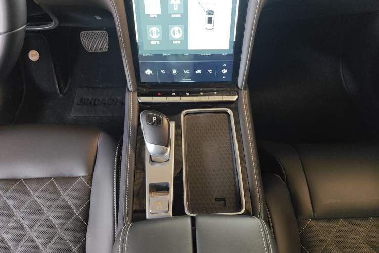 Used Venucia Star 2021 260T Automatic 48V Mild Hybrid Turbocharged Star曜 Edition Gear Lever