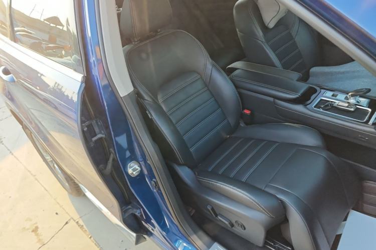 Used Venucia Star 2021 260T Automatic 48V Mild Hybrid Turbocharged Star Achieve Edition Right Front Seat