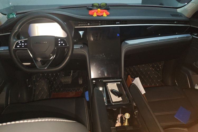 Used Venucia Star 2021 260T Automatic 48V Mild Hybrid Turbocharged Star Achieve Edition Center Console