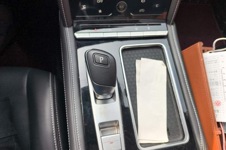 Used Venucia Star 2021 260T Automatic 48V Mild Hybrid Turbocharged Star Achieve Edition Gear Lever