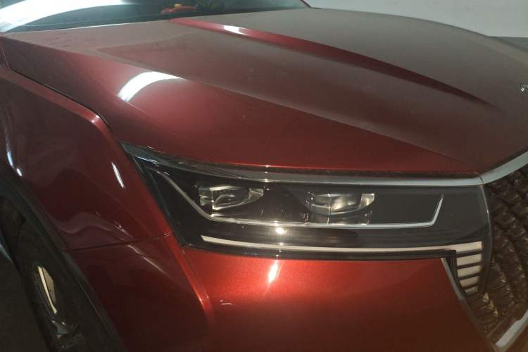 Used Venucia Star 2021 260T Automatic 48V Mild Hybrid Turbocharged Star Achieve Edition Right Front Headlight