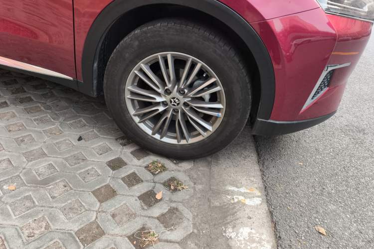 Used Venucia Star 2021 260T Automatic 48V Mild Hybrid Turbocharged Star Achieve Edition Right Front Wheel Hub
