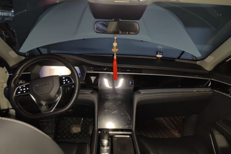 Used Venucia Star 2021 260T Automatic 48V Mild Hybrid Turbocharged Star Achieve Edition Center Console