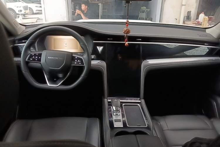Used Venucia Star 2021 260T Automatic 48V Mild Hybrid Turbocharged Star Achieve Edition Center Console