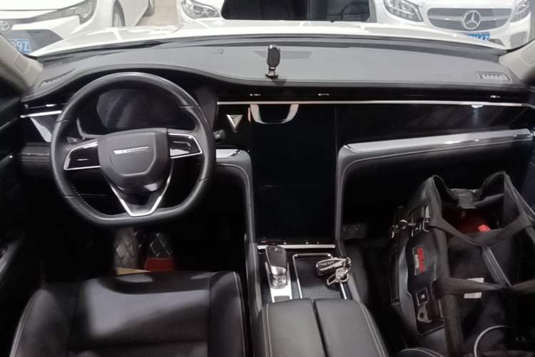Used Venucia Star 2021 260T Automatic 48V Mild Hybrid Turbocharged Star Achieve Edition Center Console