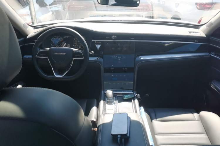 Used Venucia Star 2021 260T Automatic 48V Mild Hybrid Turbocharged Star Achieve Edition Center Console