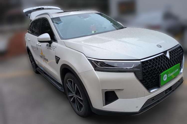 Used Venucia Star 2021 260T Automatic 48V Mild Hybrid Turbocharged Star曜 Edition Front Right 45 Deg