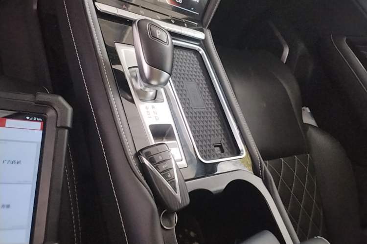 Used Venucia Star 2021 260T Automatic 48V Mild Hybrid Turbocharged Star曜 Edition Gear Lever