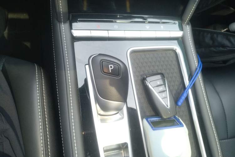 Used Venucia Star 2021 260T Automatic 48V Mild Hybrid Turbocharged Star Achieve Edition Gear Lever