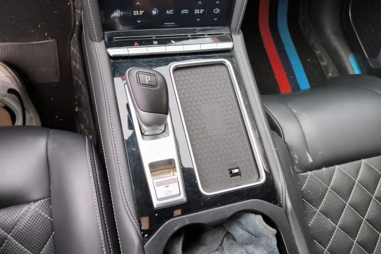 Used Venucia Star 2021 260T Automatic 48V Mild Hybrid Turbocharged Star曜 Edition Gear Lever