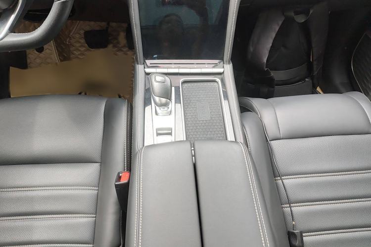 Used Venucia Star 2021 260T Automatic 48V Mild Hybrid Turbocharged Star Achieve Edition Gear Lever