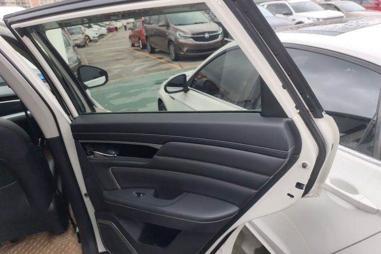 Used Venucia Star 2021 260T Automatic 48V Mild Hybrid Turbocharged Star Achieve Edition Interior 6