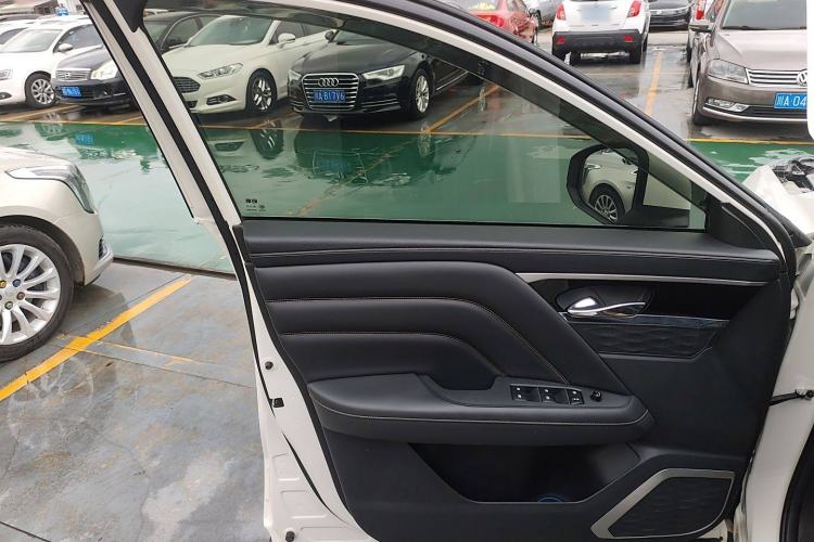 Used Venucia Star 2021 260T Automatic 48V Mild Hybrid Turbocharged Star Achieve Edition Interior 7