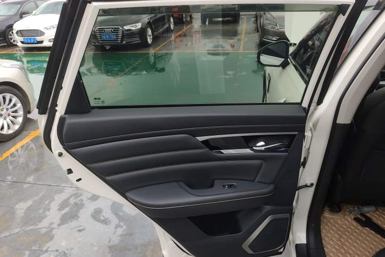 Used Venucia Star 2021 260T Automatic 48V Mild Hybrid Turbocharged Star Achieve Edition Interior 8