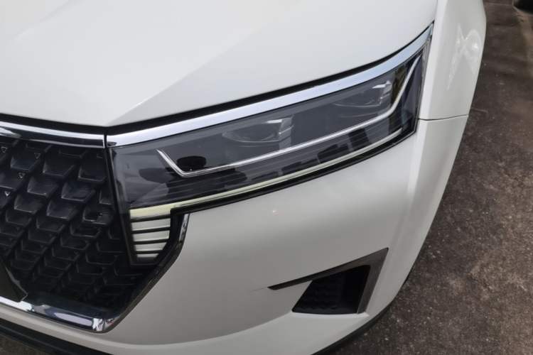 Used Venucia Star 2021 260T Automatic 48V Mild Hybrid Turbocharged Star Achieve Edition Left Front Headlight