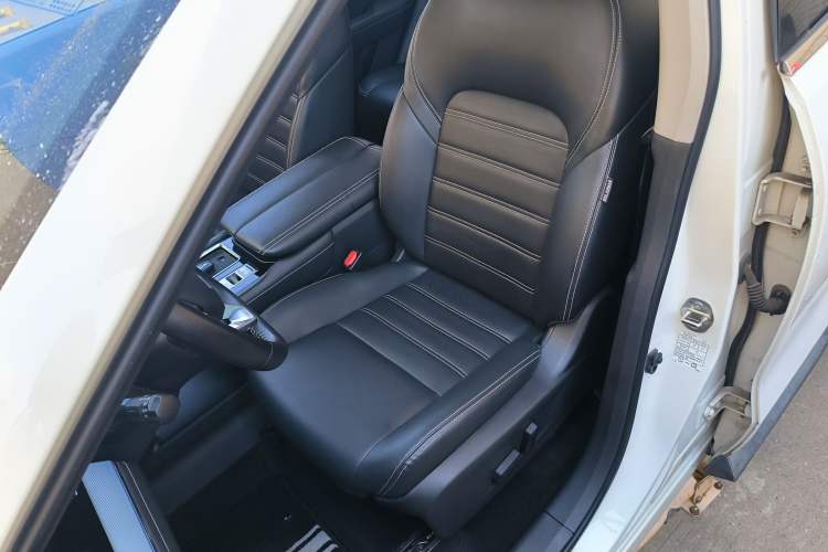 Used Venucia Star 2021 260T Automatic 48V Mild Hybrid Turbocharged Star Achieve Edition Left Front Seat