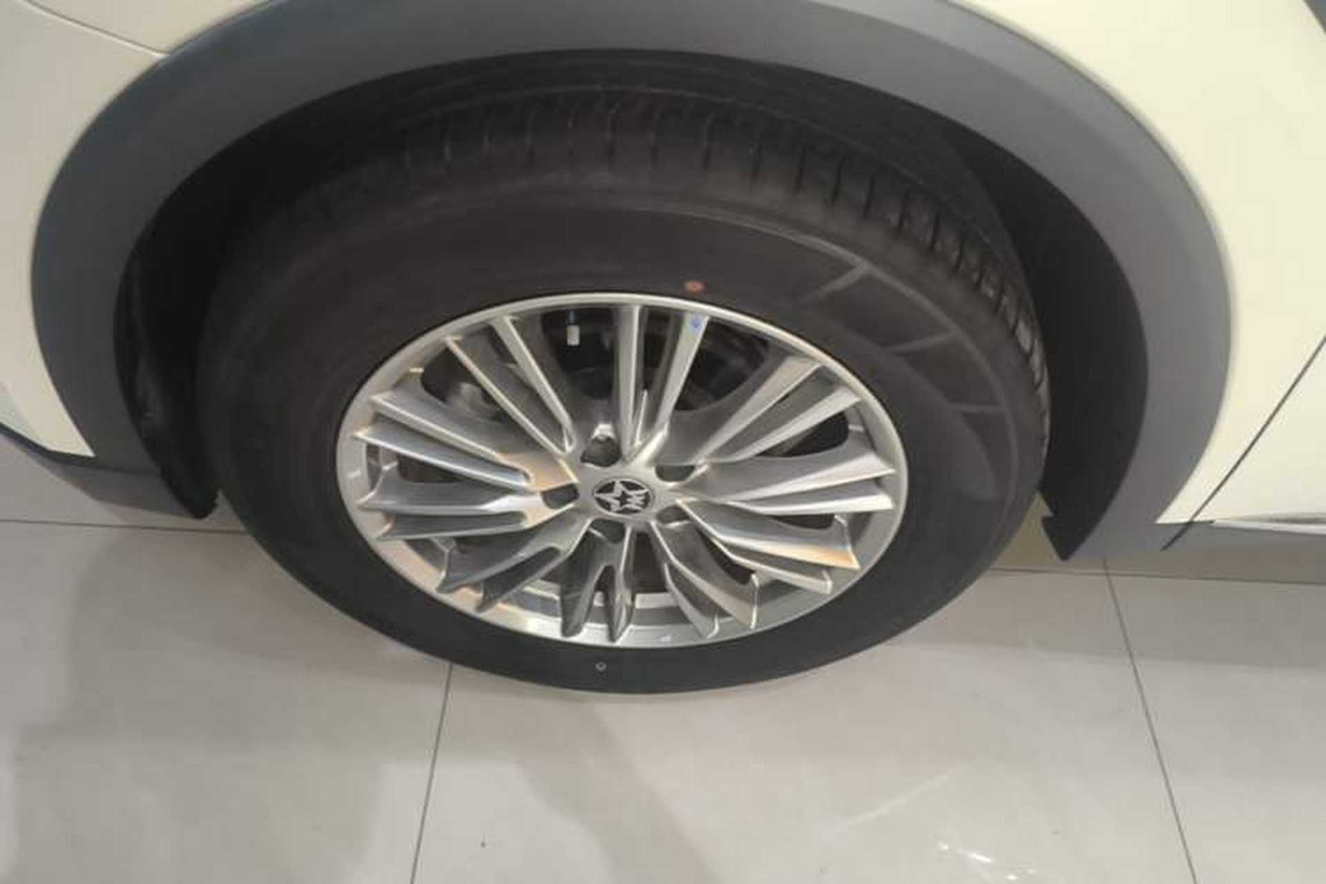 Used Venucia Star 2021 260T Automatic 48V Mild Hybrid Turbocharged Star Achieve Edition Left Front Wheel Hub