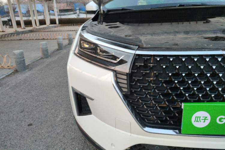 Used Venucia Star 2021 260T Automatic 48V Mild Hybrid Turbocharged Star Achieve Edition Right Front Headlight