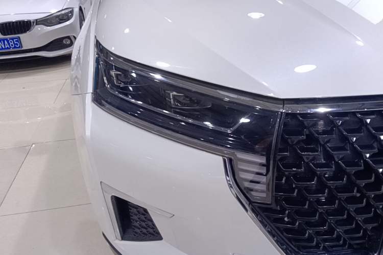 Used Venucia Star 2021 260T Automatic 48V Mild Hybrid Turbocharged Star Achieve Edition Right Front Headlight