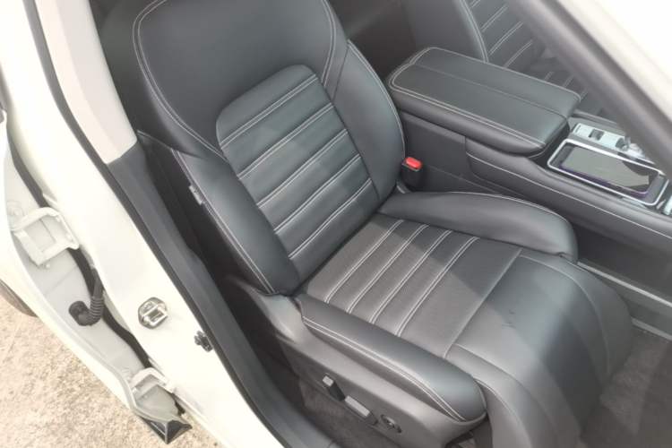 Used Venucia Star 2021 260T Automatic 48V Mild Hybrid Turbocharged Star Achieve Edition Right Front Seat