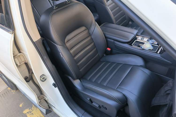 Used Venucia Star 2021 260T Automatic 48V Mild Hybrid Turbocharged Star Achieve Edition Right Front Seat