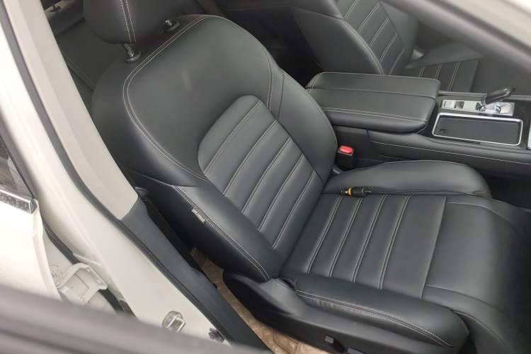 Used Venucia Star 2021 260T Automatic 48V Mild Hybrid Turbocharged Star Achieve Edition Right Front Seat