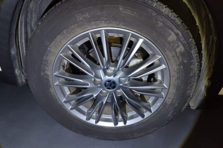 Used Venucia Star 2021 260T Automatic 48V Mild Hybrid Turbocharged Star Achieve Edition Right Front Wheel Hub