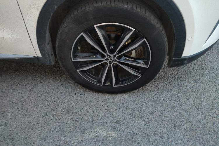 Used Venucia Star 2021 260T Automatic 48V Mild Hybrid Turbocharged Star Achieve Edition Right Front Wheel Hub