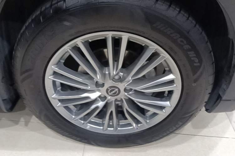 Used Venucia Star 2021 260T Automatic 48V Mild Hybrid Turbocharged Star Achieve Edition Right Front Wheel Hub