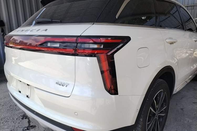 Used Venucia Star 2021 260T Automatic 48V Mild Hybrid Turbocharged Star曜 Edition Right Rear Taillight