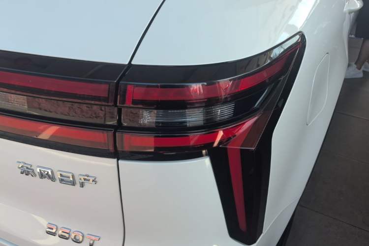 Used Venucia Star 2021 260T Automatic 48V Mild Hybrid Turbocharged Star Achieve Edition Right Rear Taillight
