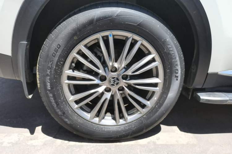 Used Venucia Star 2021 260T Automatic 48V Mild Hybrid Turbocharged Star Achieve Edition Right Rear Wheel Hub