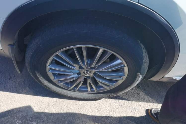 Used Venucia Star 2021 260T Automatic 48V Mild Hybrid Turbocharged Star Achieve Edition Right Rear Wheel Hub