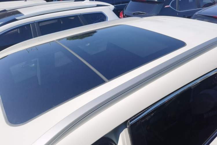 Used Venucia Star 2021 260T Automatic 48V Mild Hybrid Turbocharged Star Achieve Edition Roof