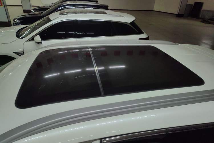 Used Venucia Star 2021 260T Automatic 48V Mild Hybrid Turbocharged Star Achieve Edition Roof