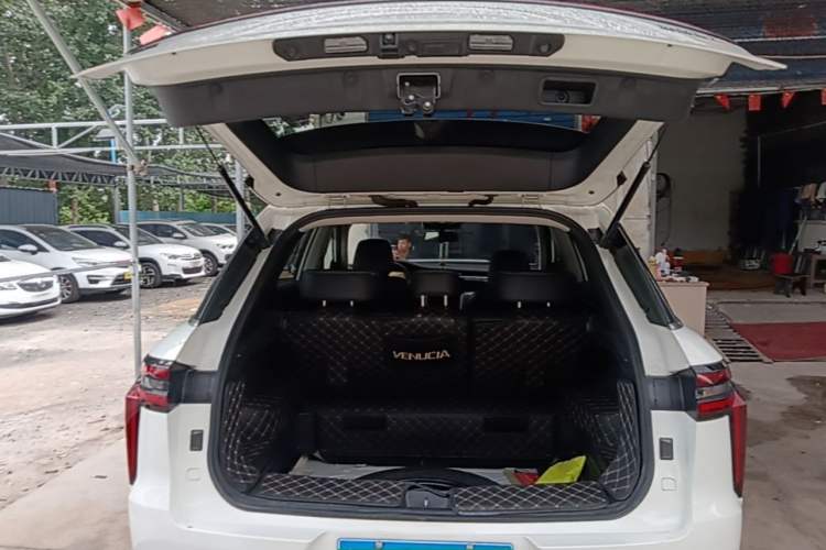 Used Venucia Star 2021 260T Automatic 48V Mild Hybrid Turbocharged Star Achieve Edition Trunk