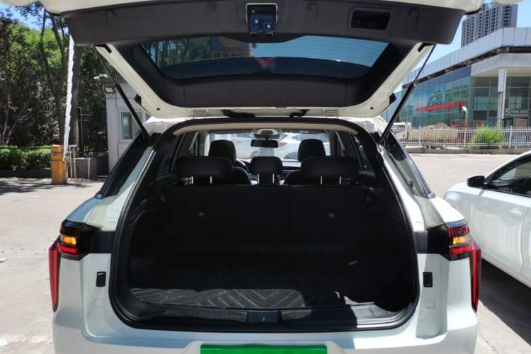 Used Venucia Star 2021 260T Automatic 48V Mild Hybrid Turbocharged Star Achieve Edition Trunk